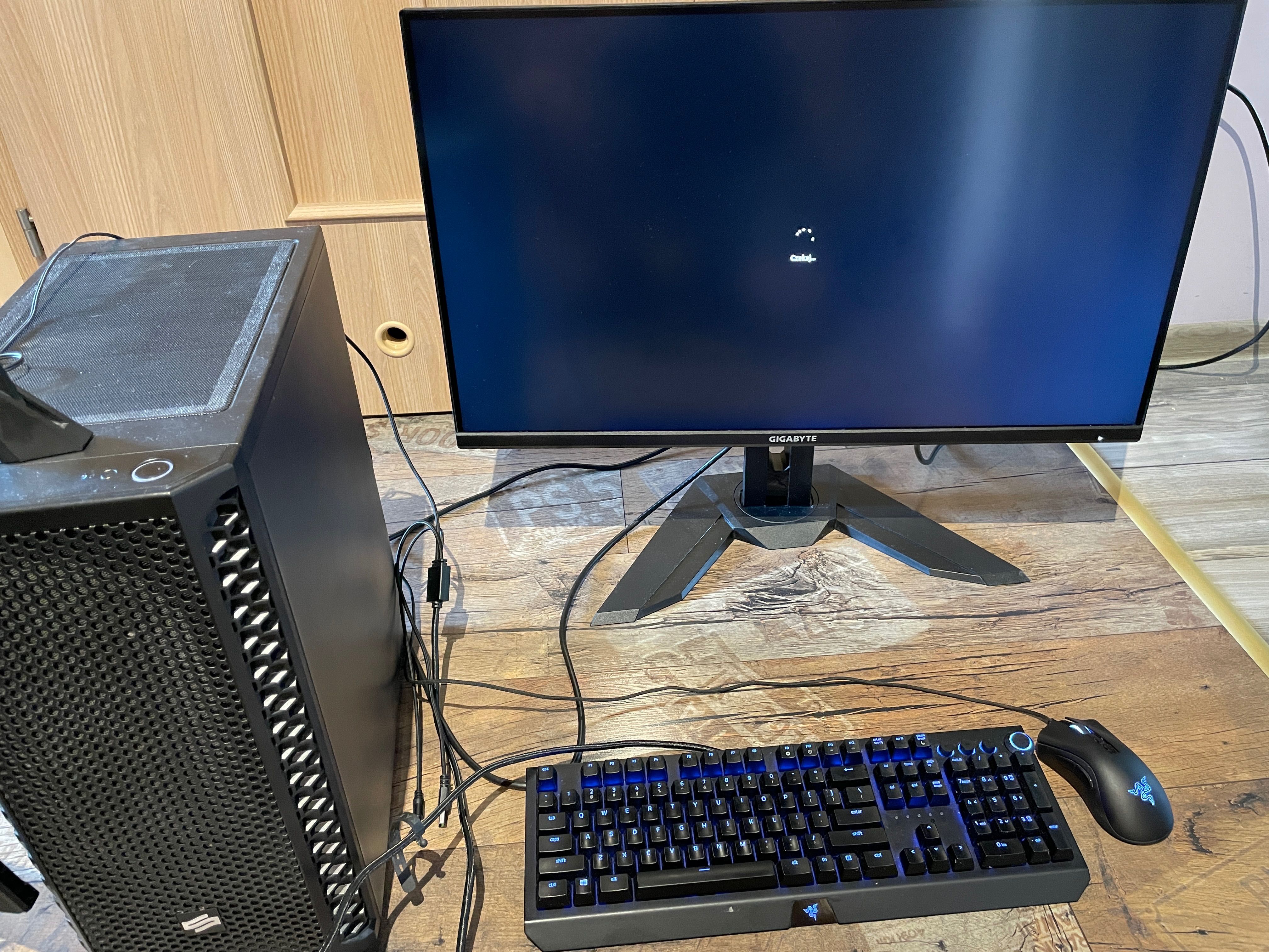 Komputer stacjonarny i7-11700K 2 monitory, myszka i klawiatura