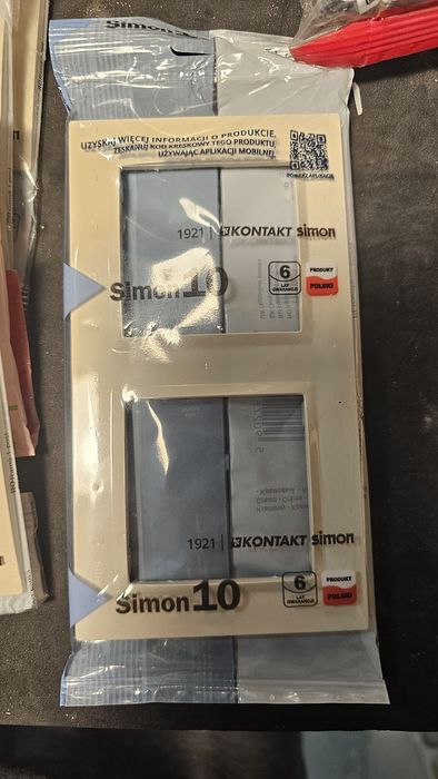 Zestaw gniazdek, ramek, włączników nadstany po remoncie. Kremowe Ospel