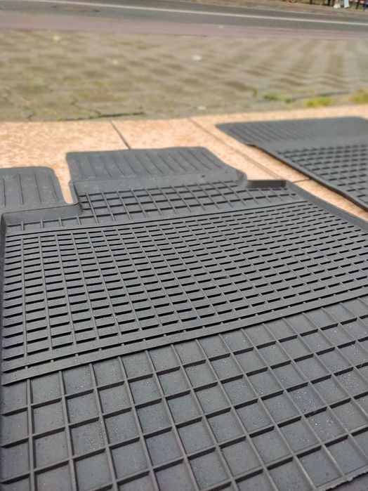 MERCEDES C-KL W204 NOWE Dywaniki PRZÓD gumowe dopasowane korytka