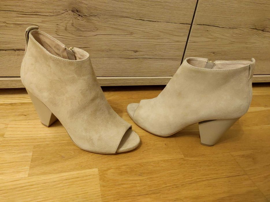 Beżowe sandały/ botki skóra