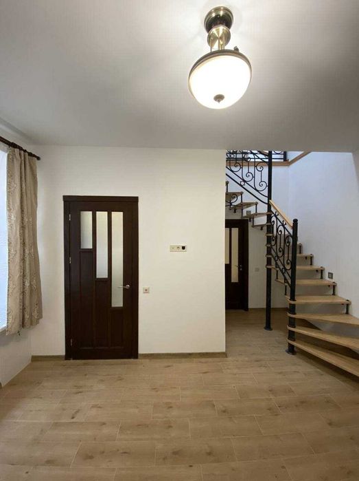 Оренда 2 кім. квартири вул.Площа Липнева