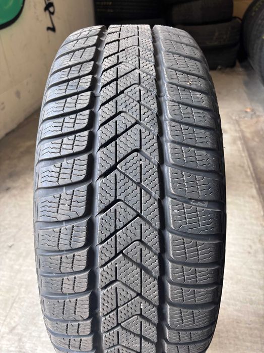 Opony zimowe Pirelli Sottozero 3 225/45R18 95V RFT 2021 7mm para