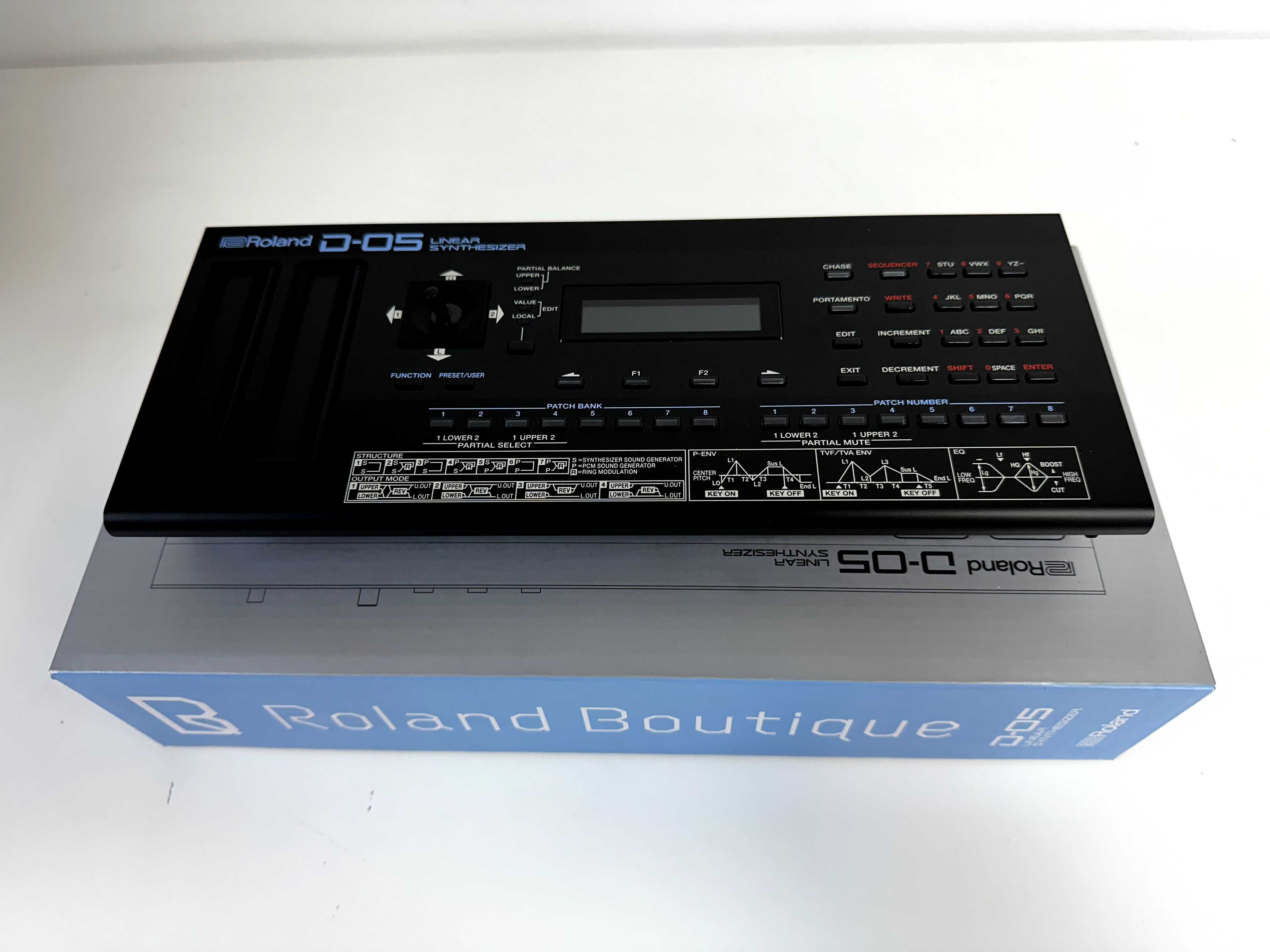 Roland Boutique D-05 - jak nowy!