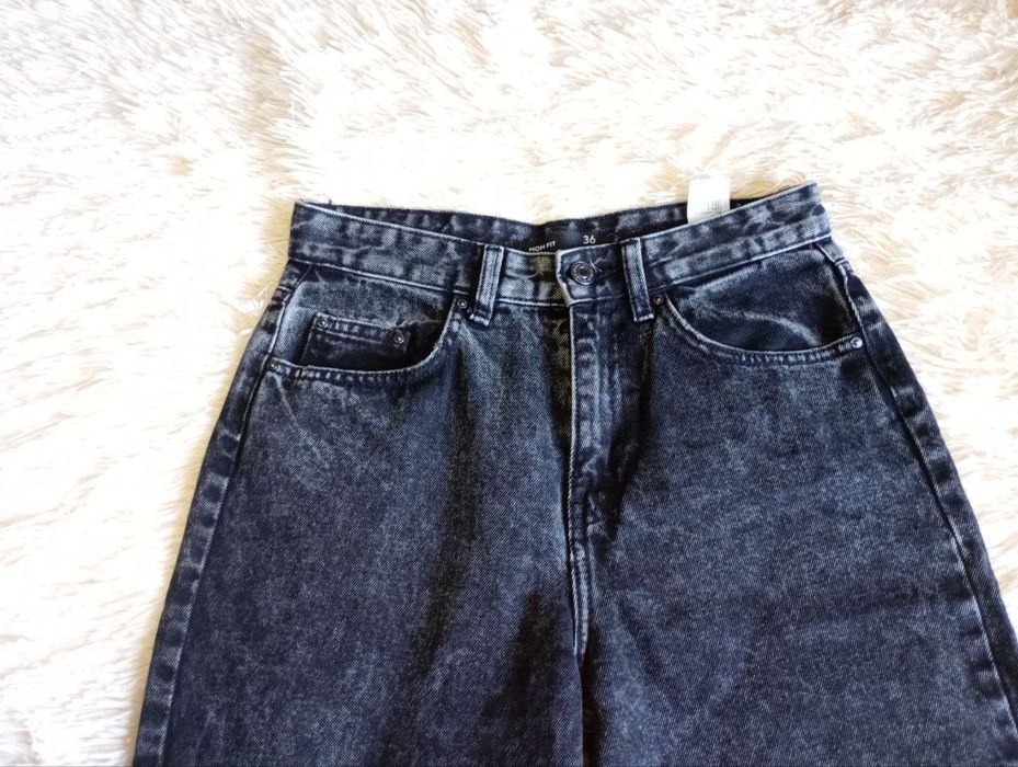 Продам джинси зовсім нові ,один раз одягала, sinsay ,36 розмір
300 гри