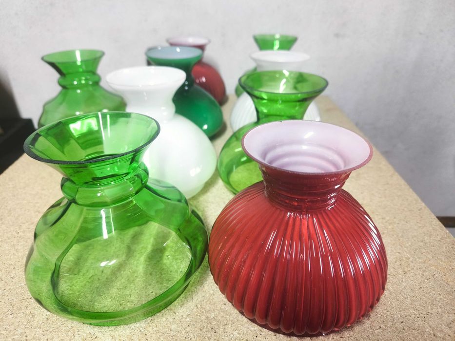 Tulipas , abatjours / abajures em vidro opalino ou opalizado .