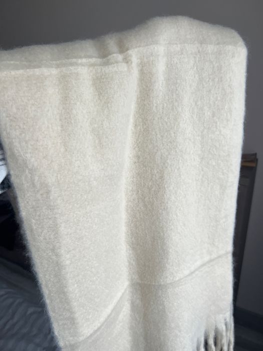 Бежевий теплий шарф