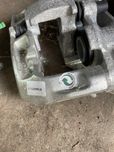 Zacisk lewy/prawa Para Audi S4 B5/A6 4B