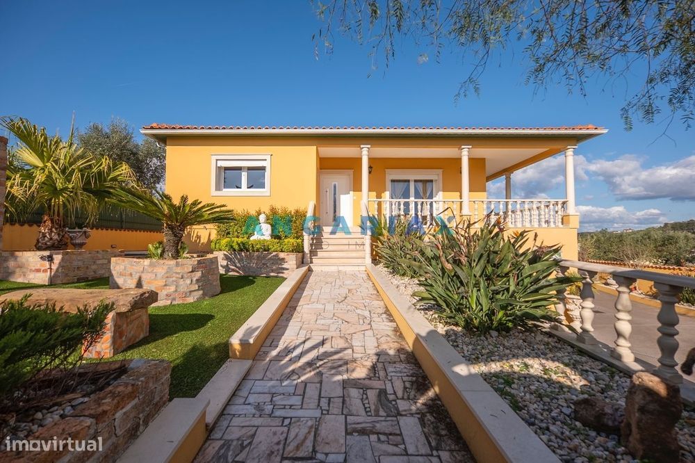 ANG1488 - Moradia T8 para Venda em Milagres