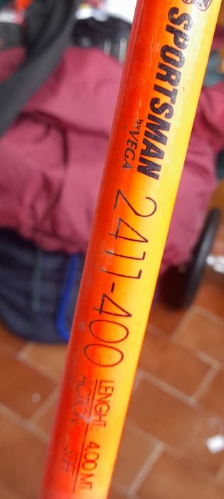 Várias canas de pesca tamanhos vários s/ carretos