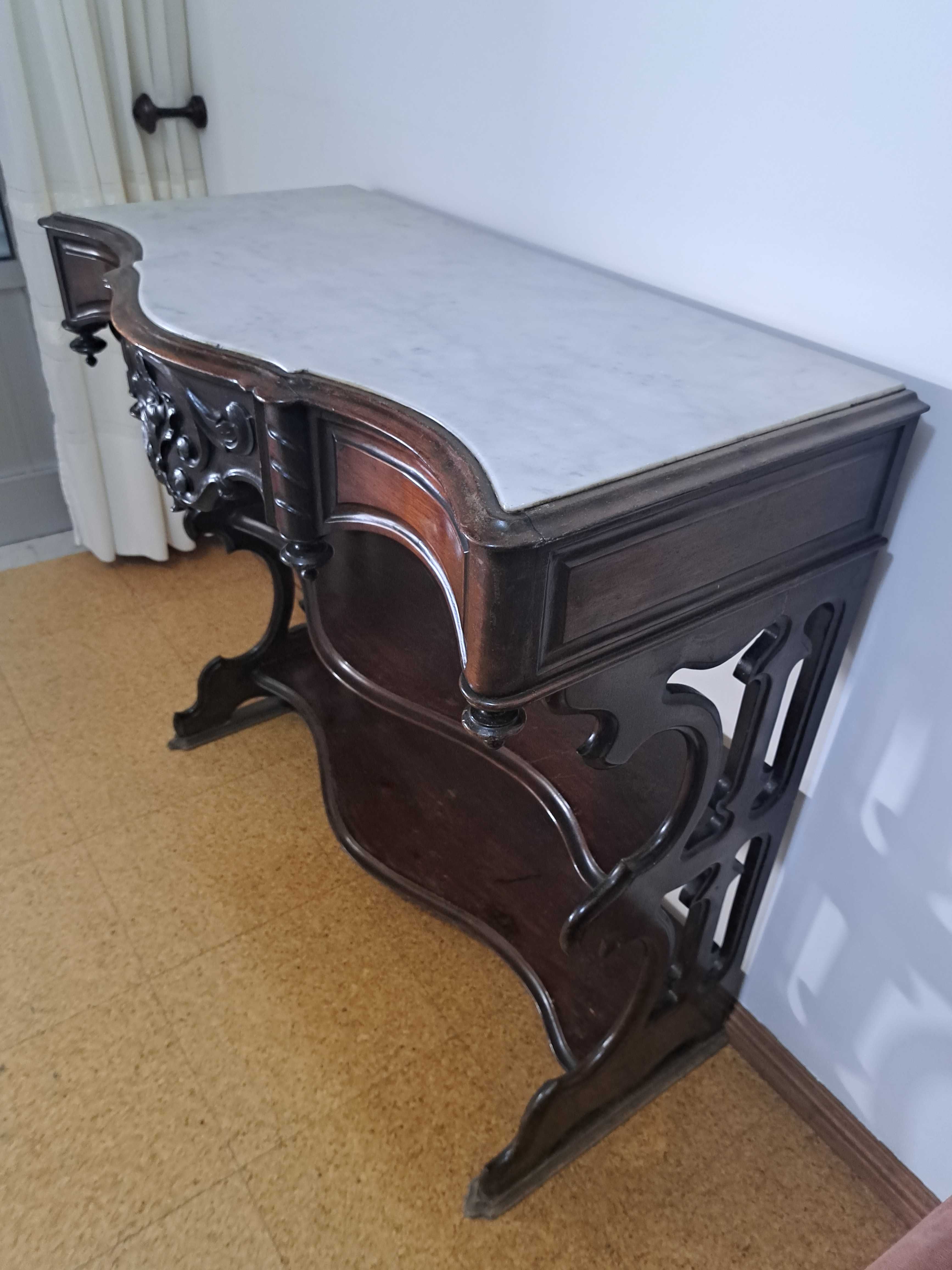 Mesa antiga de mármore