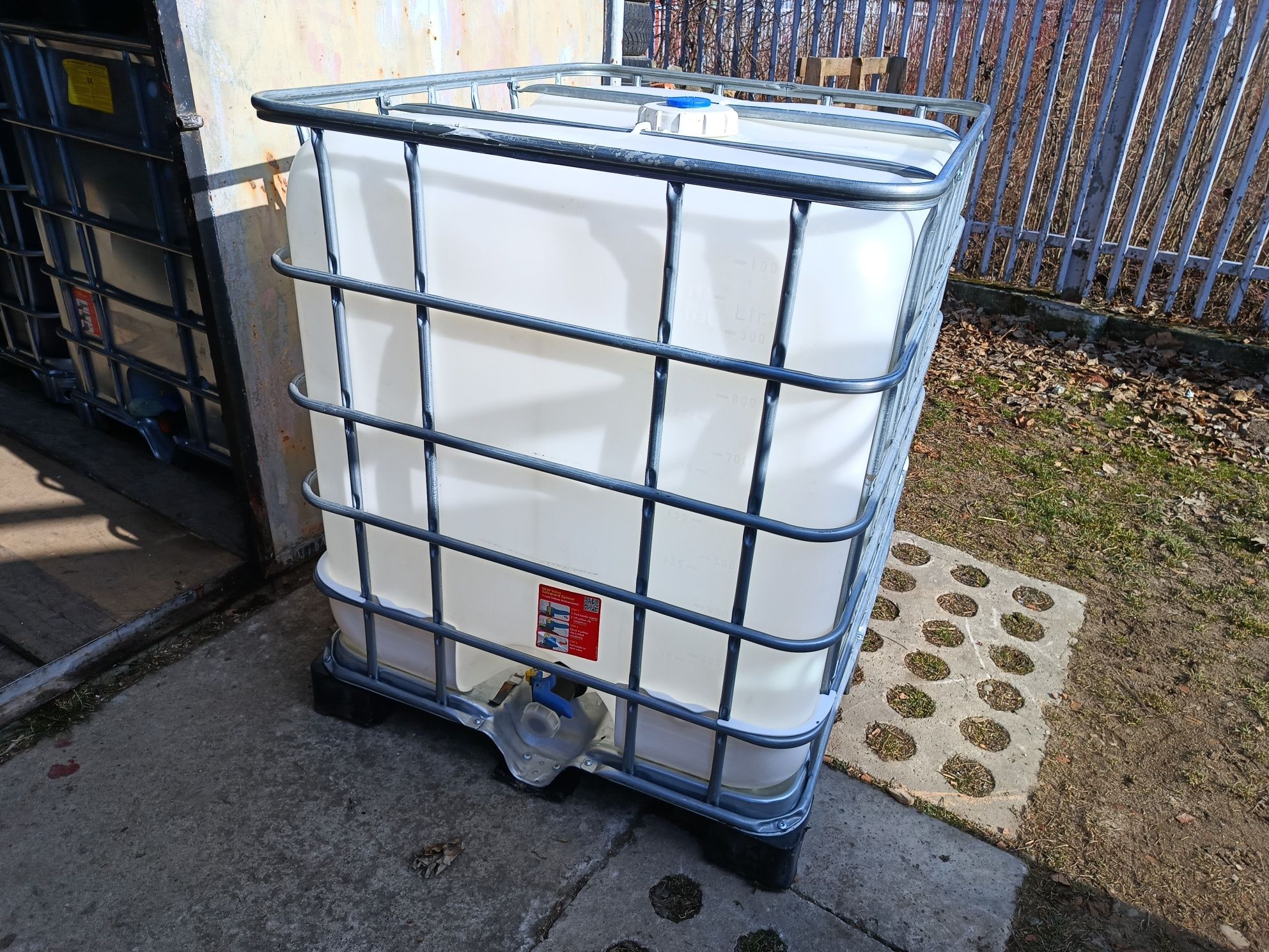 Zbiorniki mauzery Pojemniki 600l. 1000l. Tanio tanio