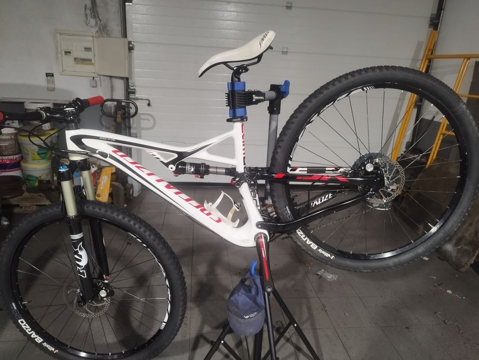 Bicicleta specialized carbono suspensão total