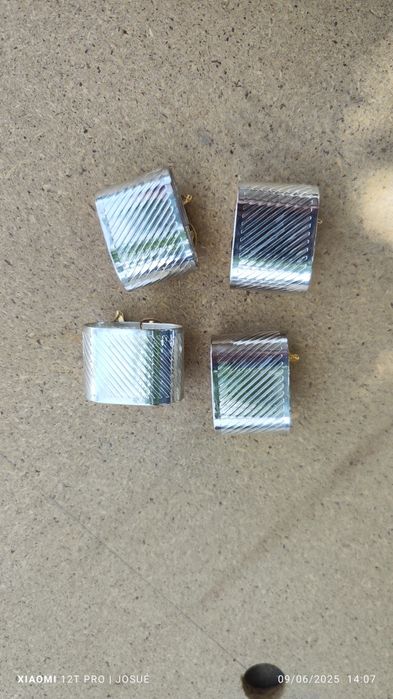 Vendo estes anéis para guardanapos em casquinha de prata!