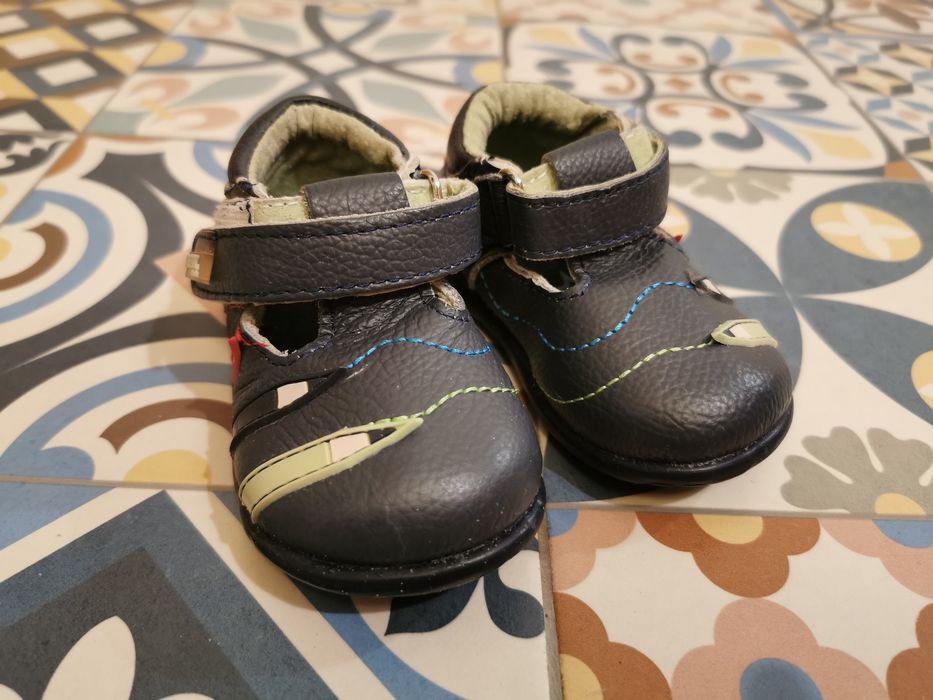 Nowe buciki  skórzane  rozmiar 18 wiosenne