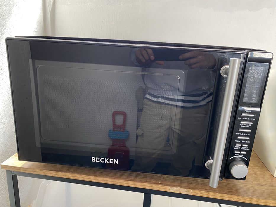 Microondas Becken Preto - 25L