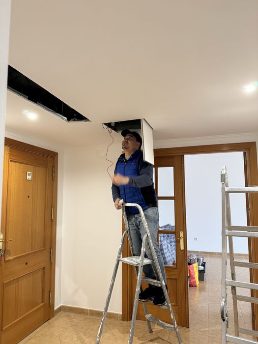 Tecnico de ar condicionado certificado.