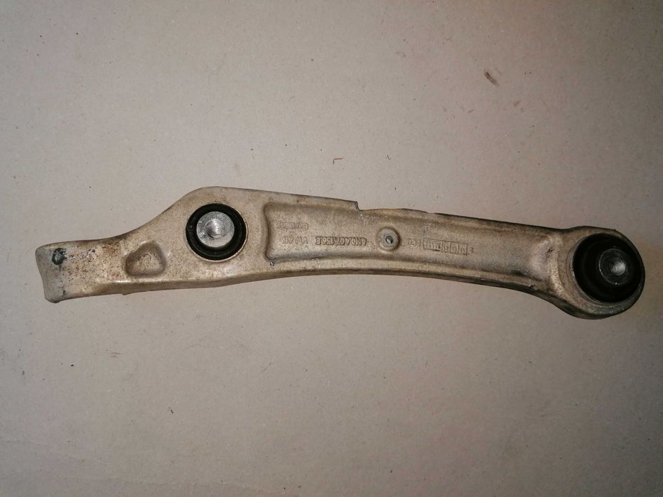 парктронік,підкрилок,шланг омивача фар, насос бачка,важіль Audi E-tron