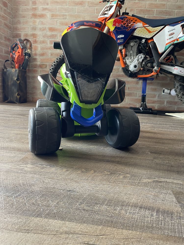 Mota infantil eléctrica