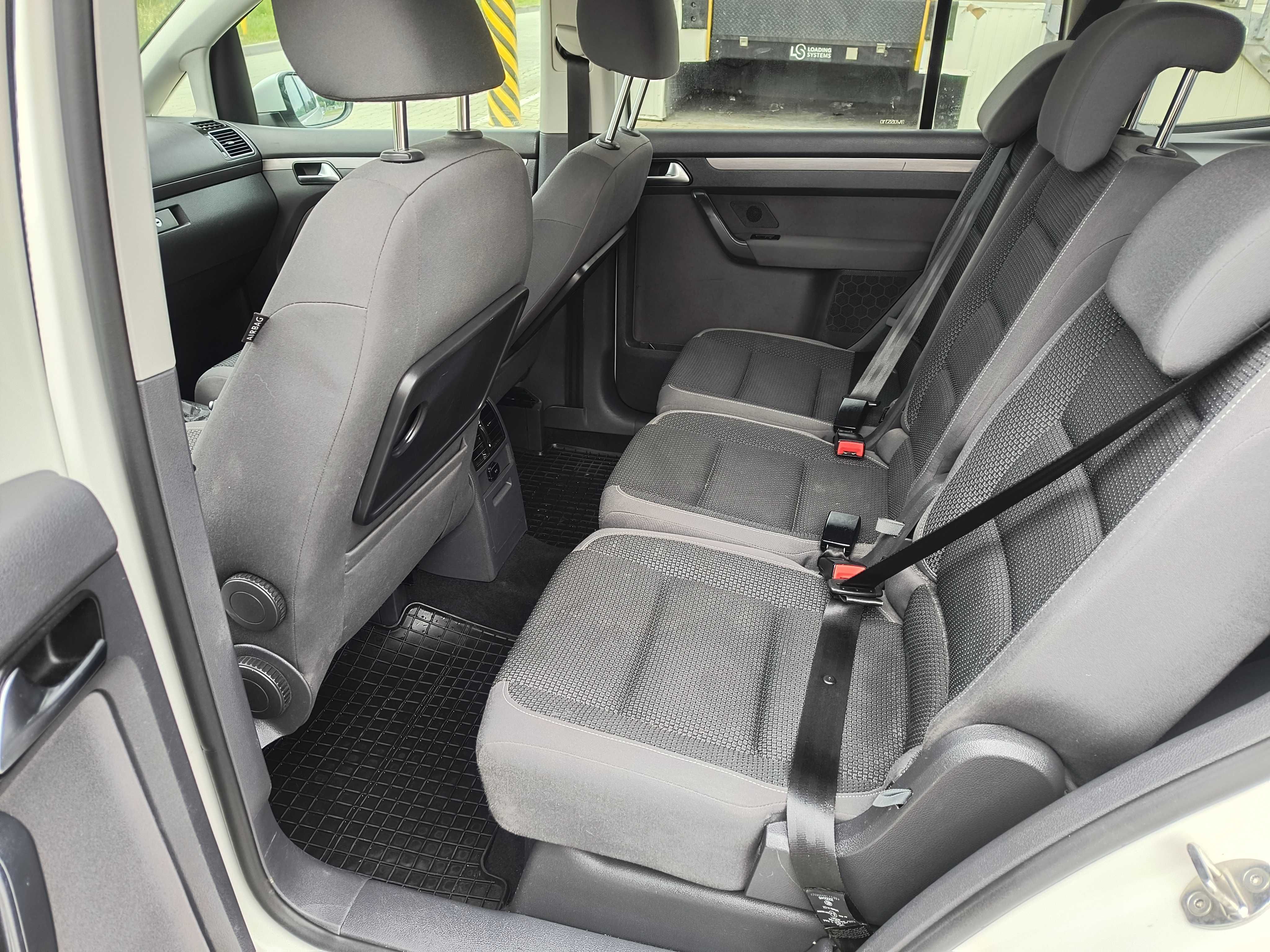 Volkswagen Touran 1.6 Tdi 2011 rok DSG
