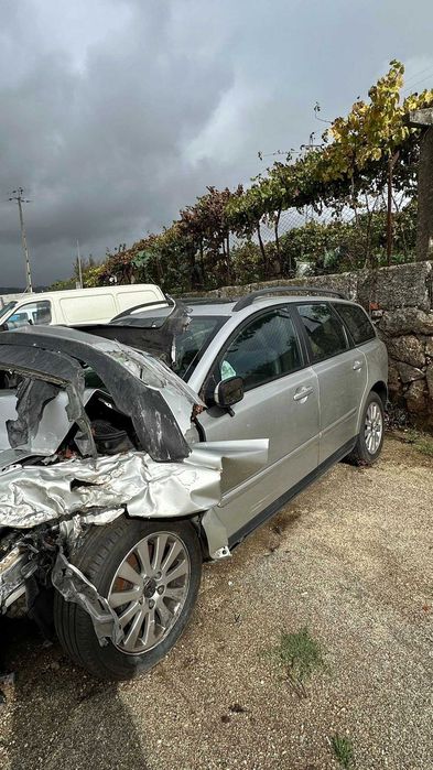 Vendo Volvo V50 2.0 ou peças do proprio