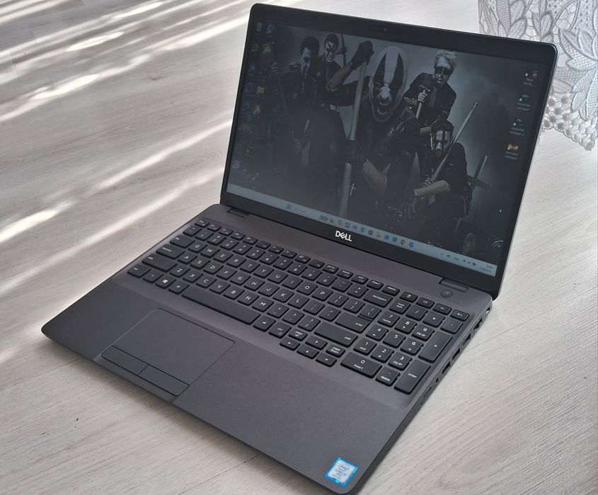 Dell Latitude 5500. Radeon 540X дискретна