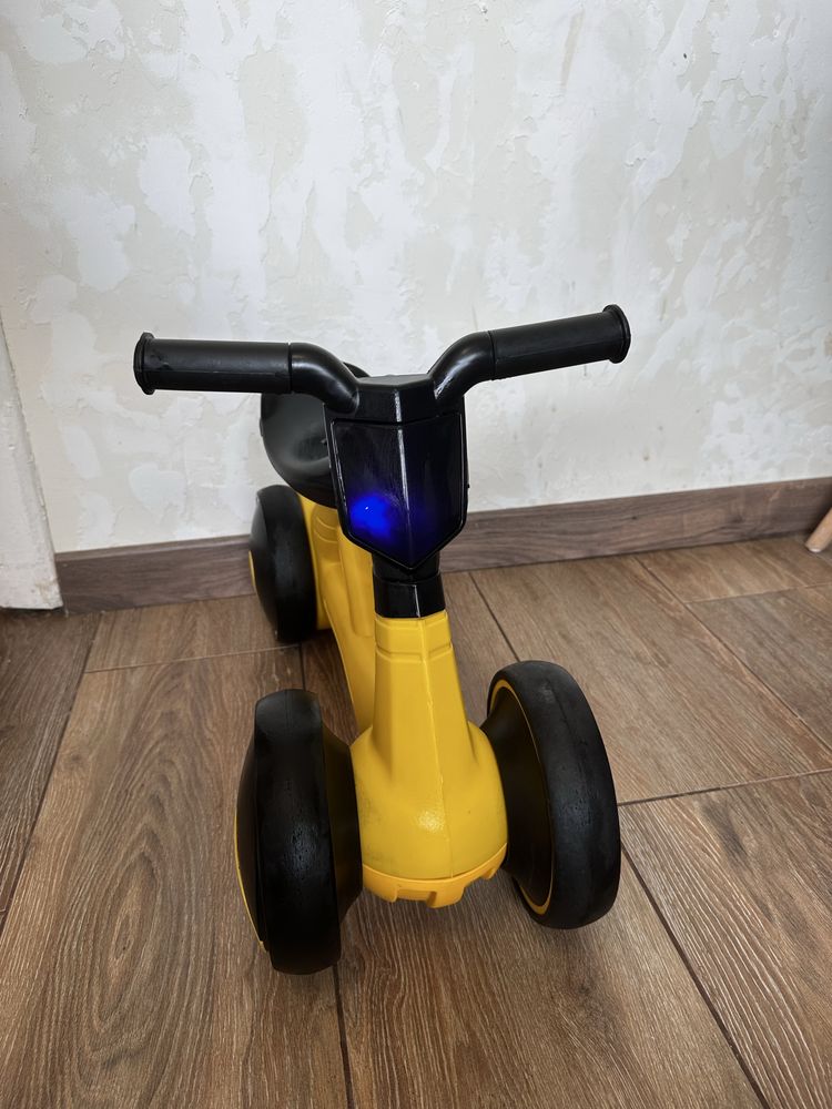 Дитячий біговіл толокар Mini Мотоцикл з музикою та світлом Жовтий