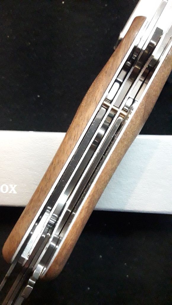 Нож Delemont EvoWood 14 Victorinox