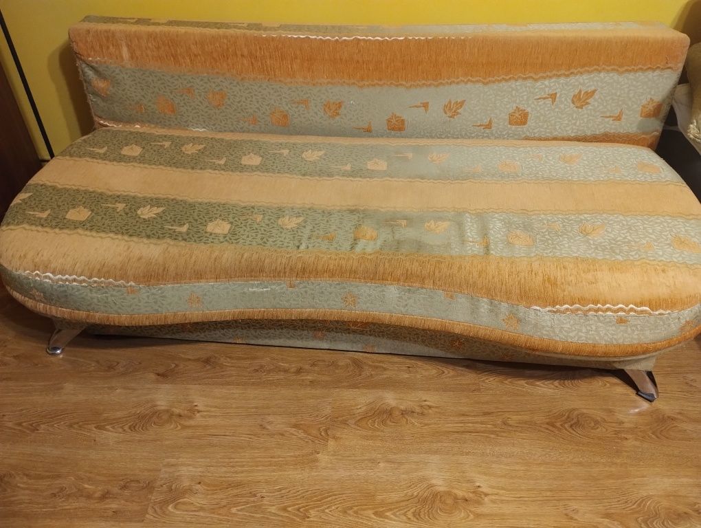 Sofa z pojemnikiem na pościel