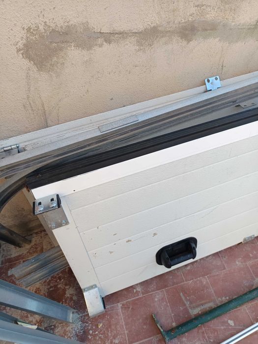 Portão de garagem seccionado