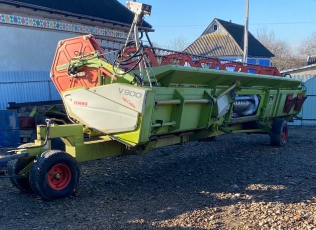 Жниварка Claas vario 900