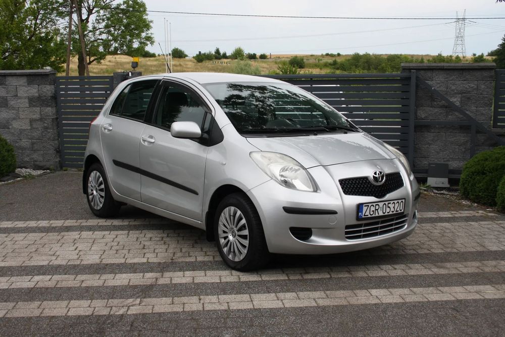 Toyota Yaris Toyota Yaris 2006r. 1.3 benzyna . Przebieg 142 tys.km