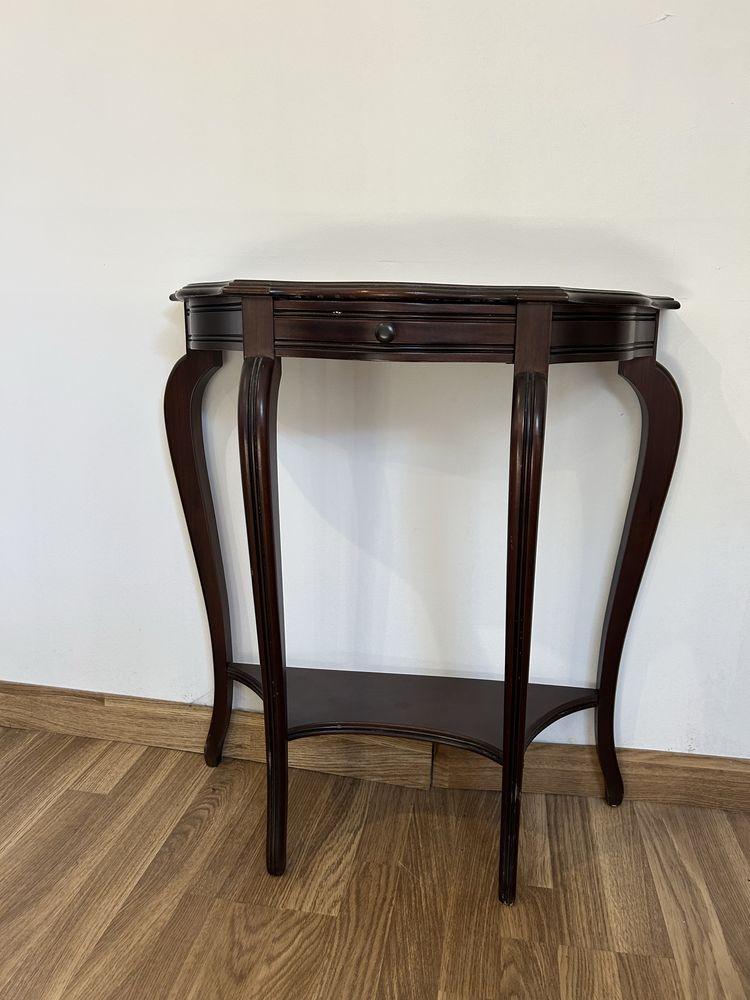 Mesa castanha de entrada