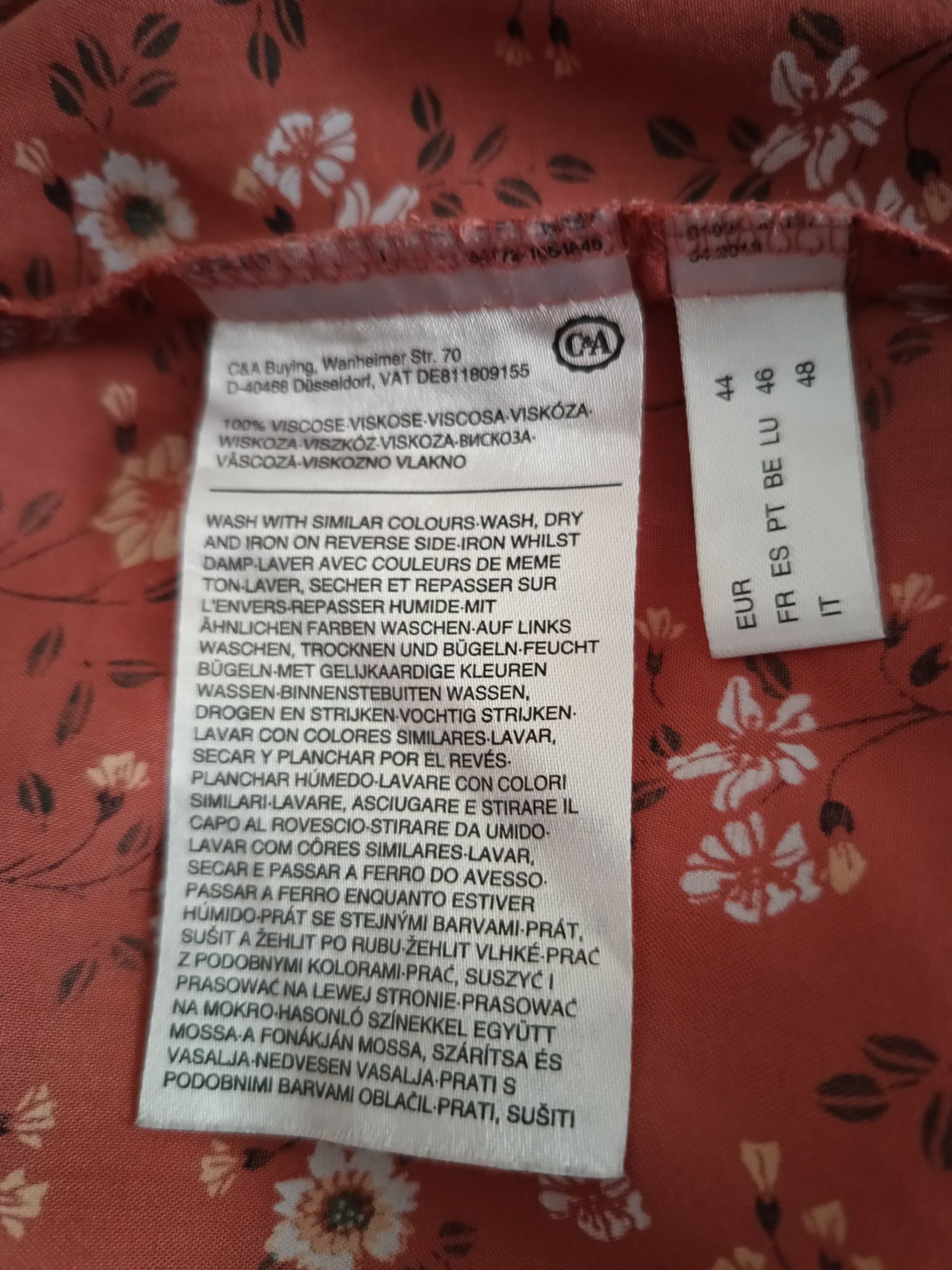 Brązowa bluzka w delikatne kwiatki