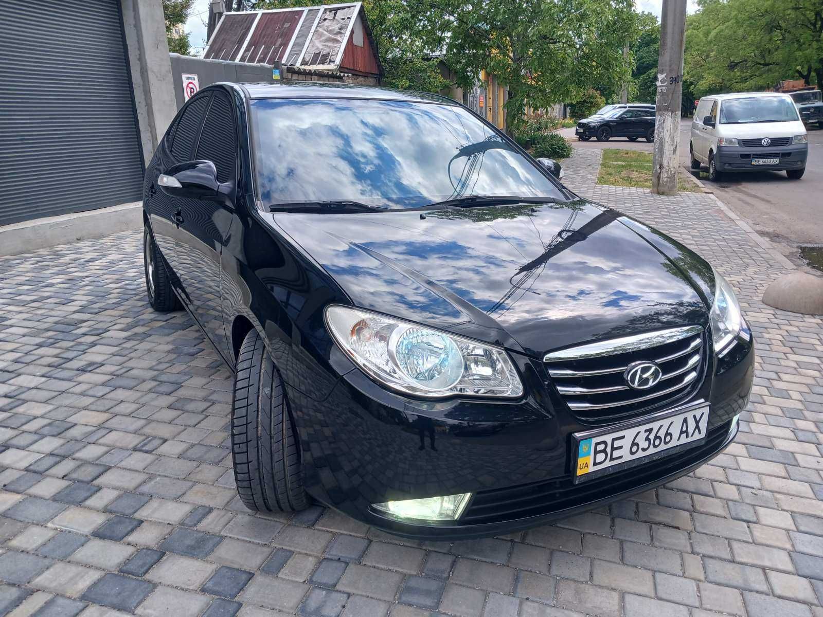 Hyundai Elantra 2011 року 1,6 л. /бензин