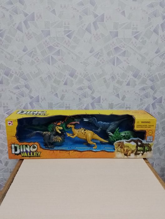 Набор динозавров  dino valley