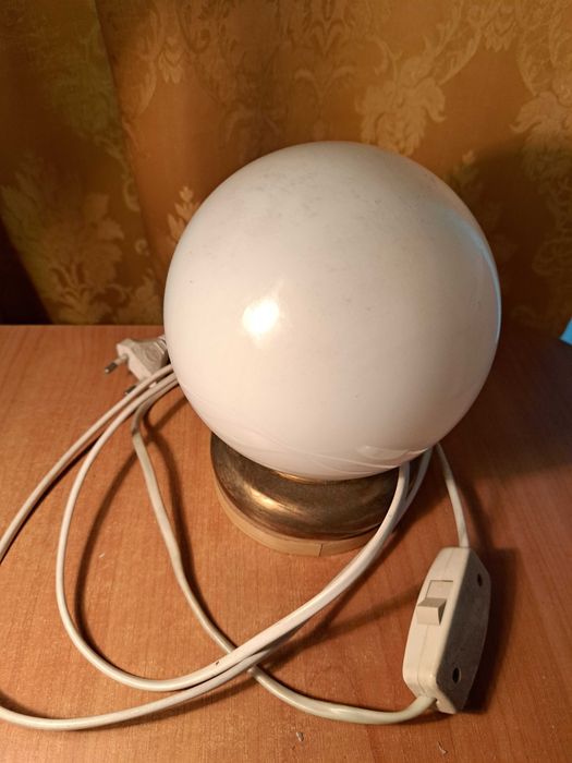 Lampka nocna z białym kloszem (antyk, PRL)