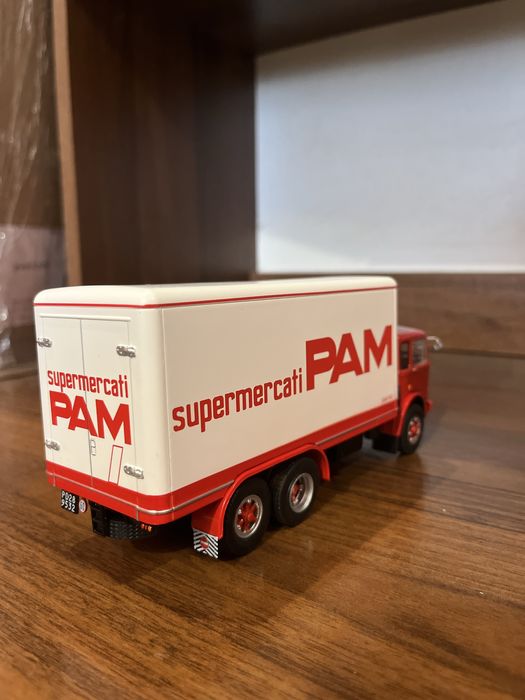 Фура OM 150 (1967) з журналом