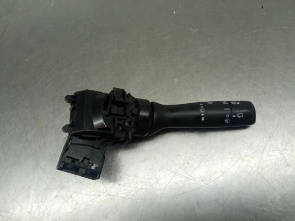 Manípulo do limpa vidros TOYOTA Yaris (_P13_)