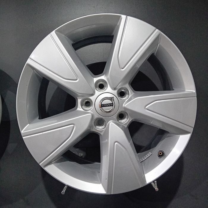 Felgi 17 5x108 Volvo XC40 OE (F508529-36)