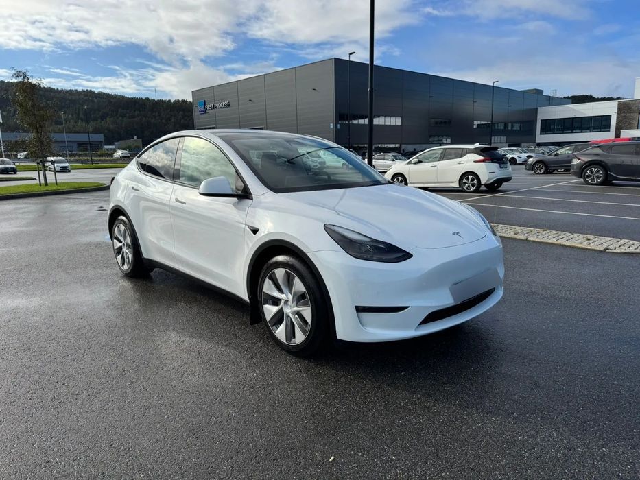 Tesla Y bewypadkowy, bogate wyposażenie, gwarancja producenta