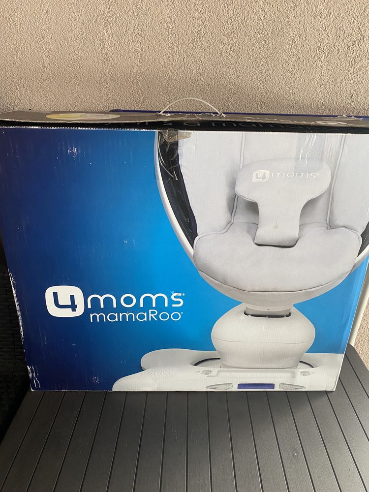 Дитячий заколисуючий центр 4Moms Mamaroo