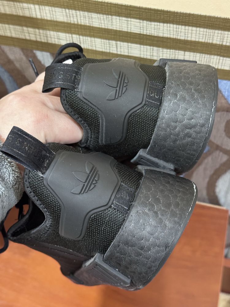 Кросівки чоловічі ADIDAS NMD_R1 US12 30 см