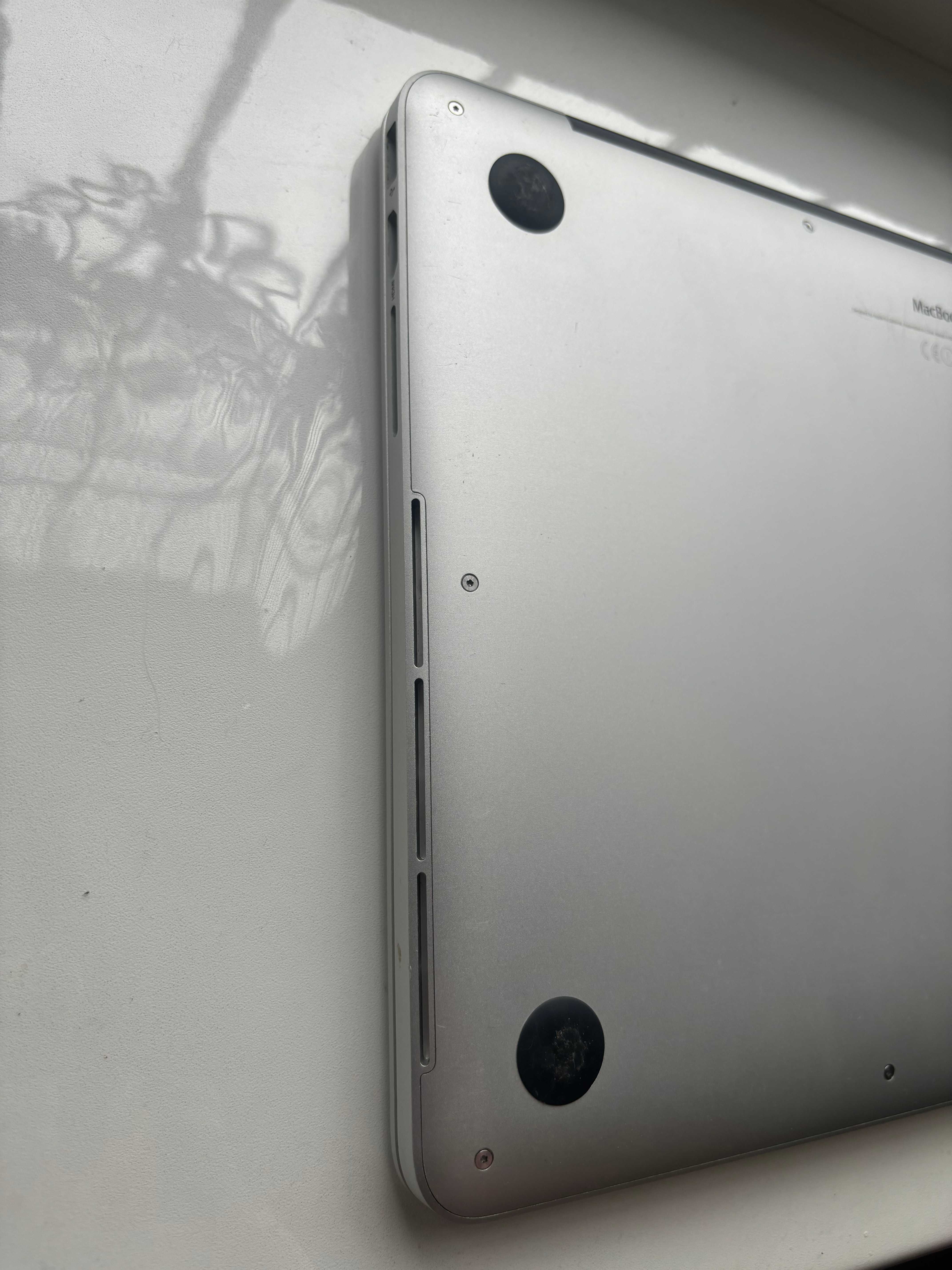 Macbook Pro 2015 гарний стан ( з зарядкою)
