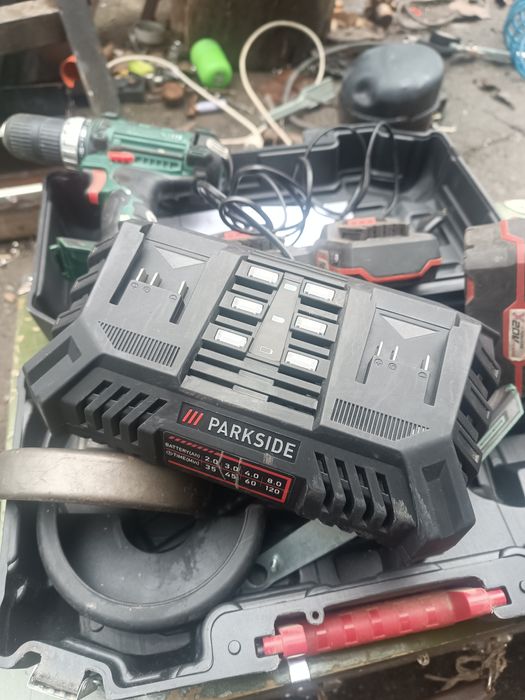 Терміново продам комплект.болгарка,шуруповёрт,зарядка, аккумуляторы.