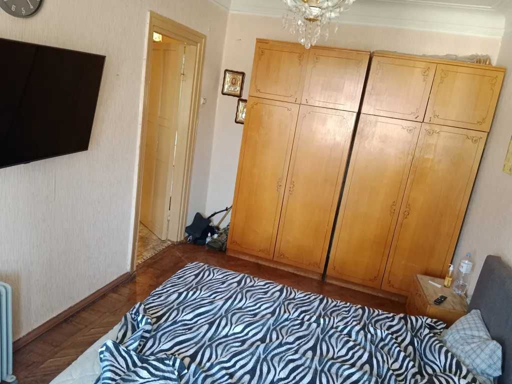 Продам 2к квартиру по вул. Січеславська Набережна (Центр)