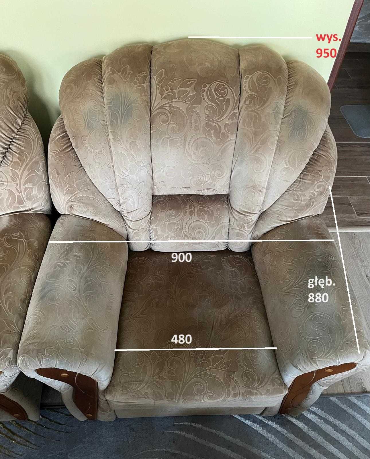 Sofa i dwa fotele tapicerowane.