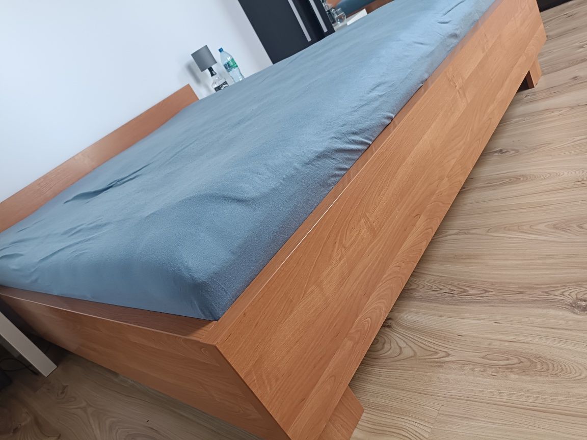 Łóżko 160x200 z materacem