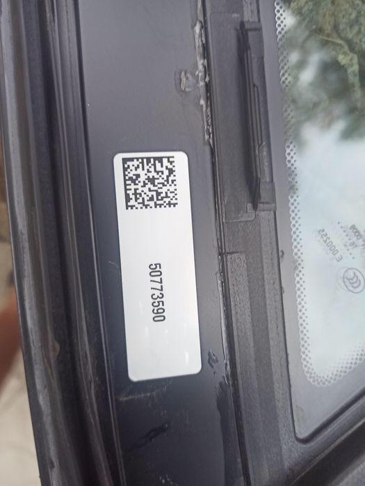 Продам запчасти на двери volvo цx40