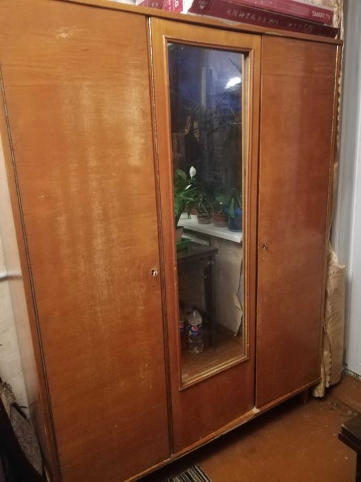 Шафа для одягу 3-х дверна