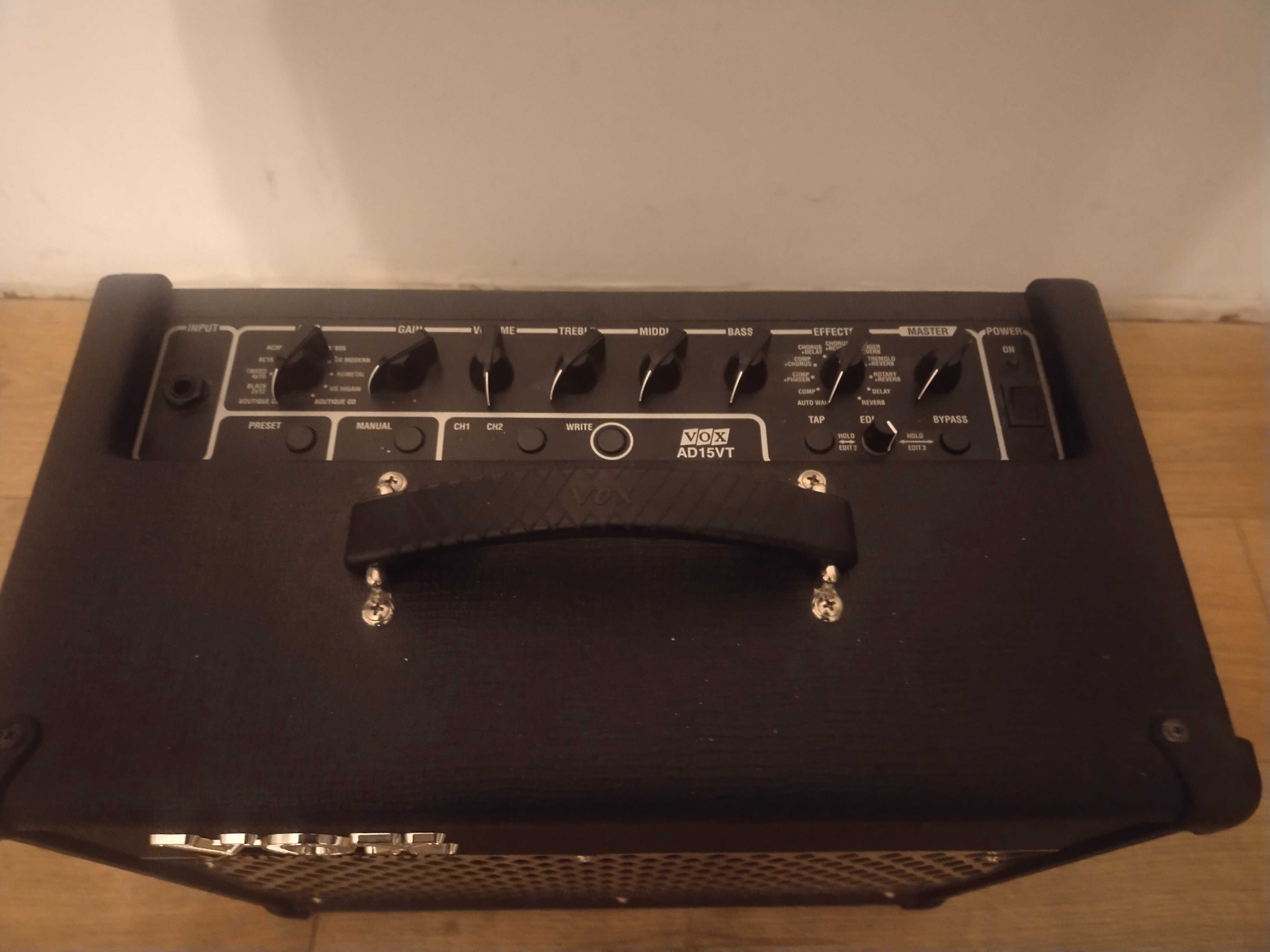 Wzmacniacz gitarowy VOX AD15VT